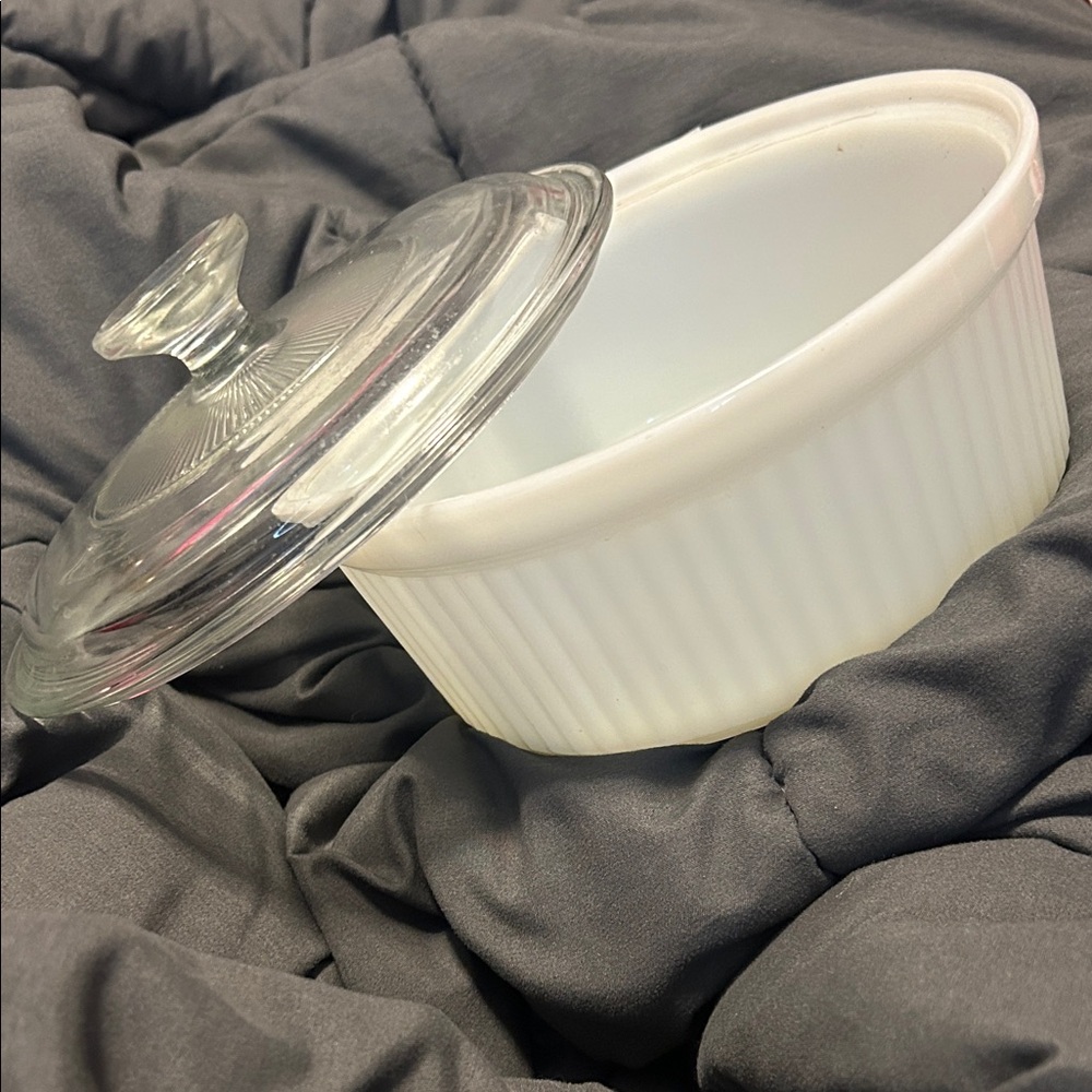 Anchor Hocking White Casserole Dish with Clear Lid